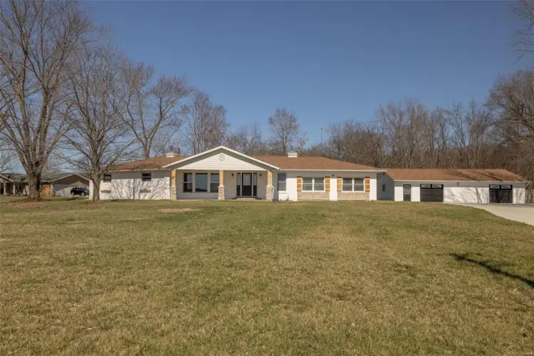 1297 Brownsmill Road, Elsberry, MO 63343