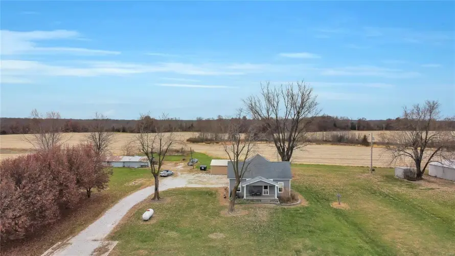 52 Strube Road, New Florence, MO 63363