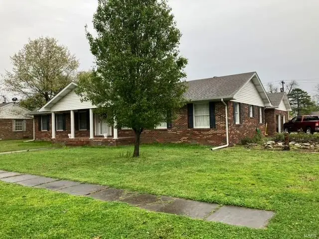 303 Anderson Ave S, Gideon, MO 63848