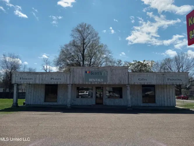421 W Highway 82, Indianola, MS 38751