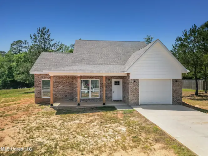 22 Colony Road, McHenry, MS 39561
