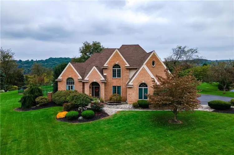 2761 Apple Valley Circle, North Whitehall Twp, PA 18069