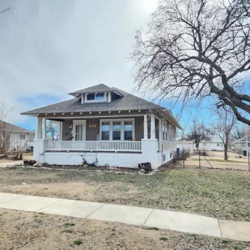 632 E 7th St, Russell, KS 67665
