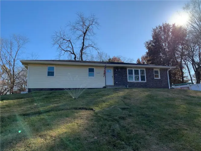 201 Kennedy Drive, Gower, MO 64454