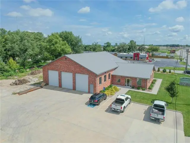 15820 E US 24 Highway, Independence, MO 64050
