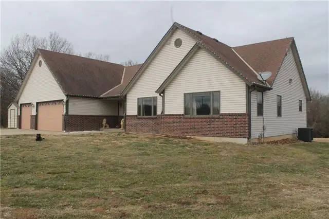 10136 SW State Route U Highway, Rich Hill, MO 64779