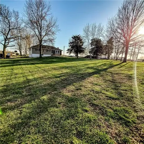 1072 NW 475 Road, Centerview, MO 64019