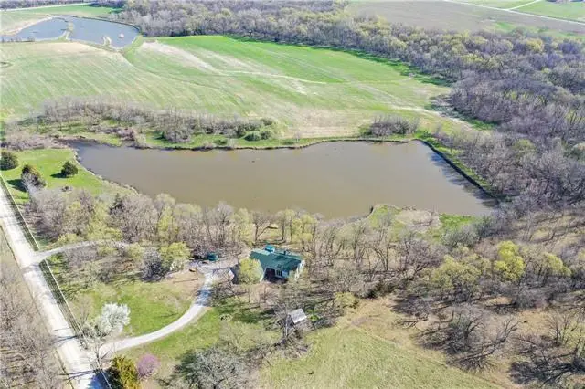4129 NW County Road, Amoret, MO 64722