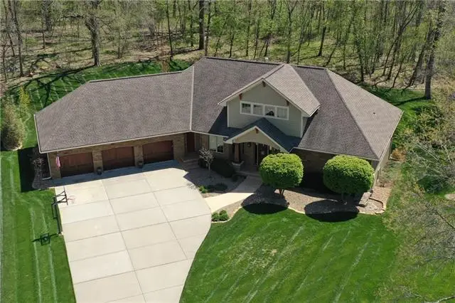 3216 S Fallbrook Court, Blue Springs, MO 64015