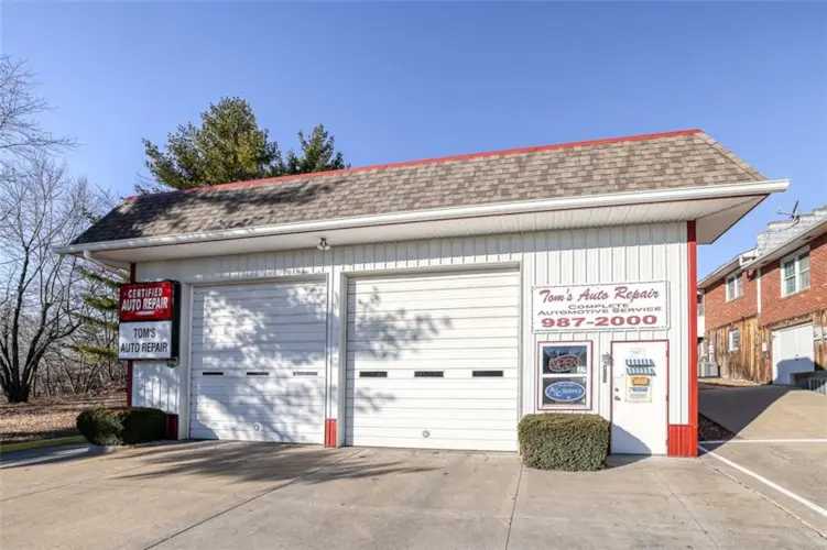 413 N State Route 7 Highway, Pleasant Hill, MO 64080