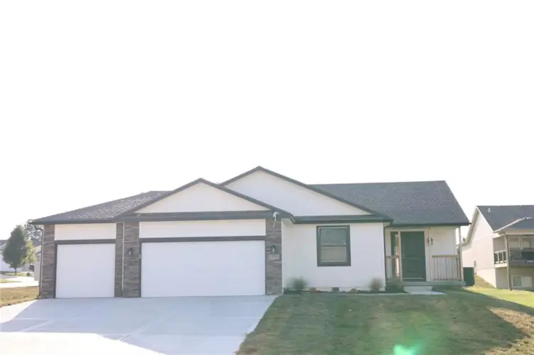 2005 N PONCA Drive, Independence, MO 64058