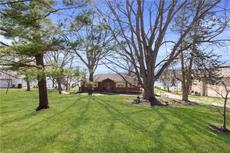 7818 NW Pleasant Ford Road, Weatherby Lake, MO 64152