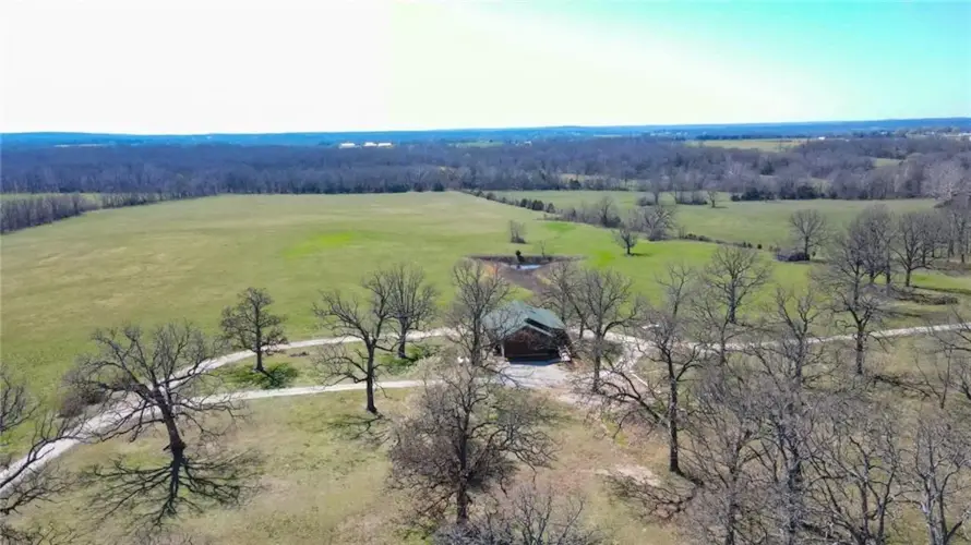 3551 S 42nd Road, Humansville, MO 65674