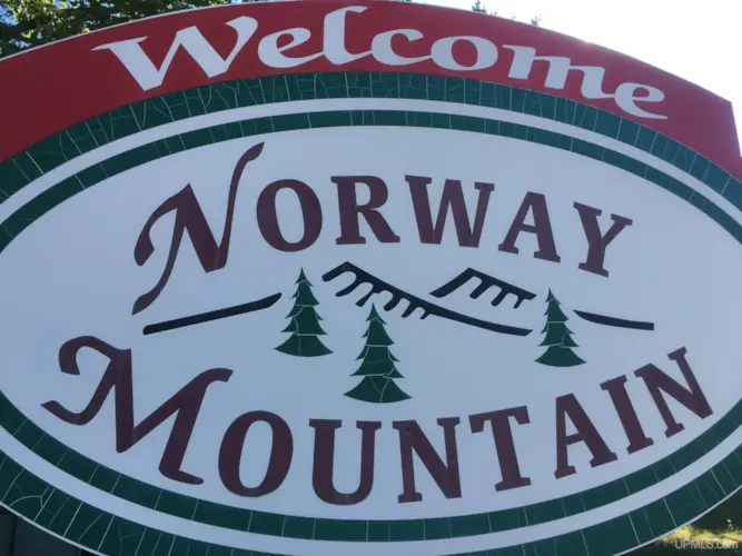 N2090 Briar Mountain Rd, Norway, MI 49892