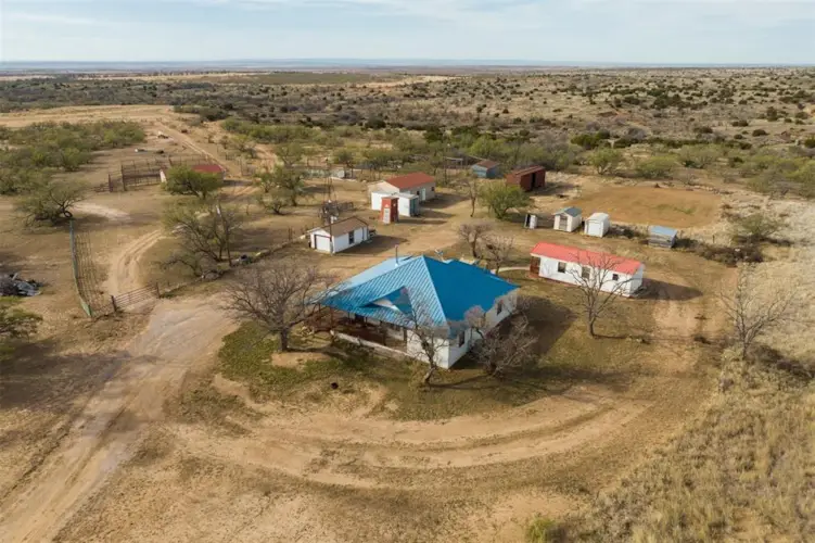 2911 County Road 13, Lakeview, TX 79239