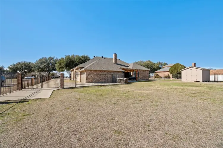 904 Valley View Avenue, Red Oak, TX 75154