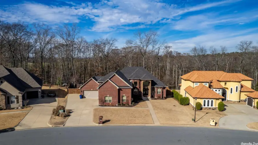 204 Lake Valley, Maumelle, AR 72113