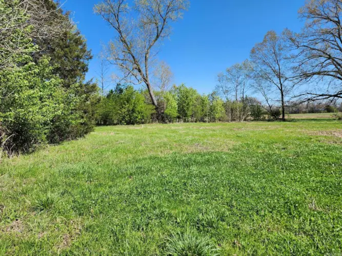 575 16th Section Road, McRae, AR 72102