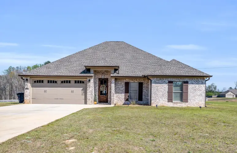 338 Abbey Rd, Caledonia, MS 39704