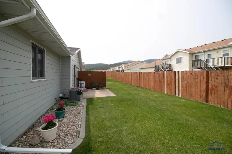 2617 COTTONTAIL RD, Sturgis, SD 57785
