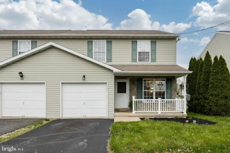 750 MONTGOMERY AVE, PENNSBURG, PA 18073