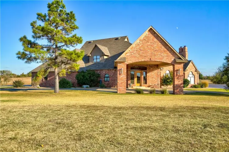 1509 W INDIAN HILLS RD, Moore, OK 73160