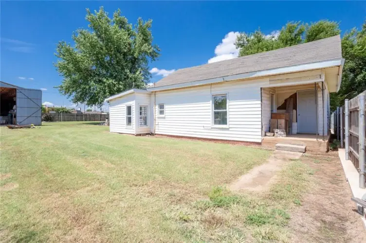213 SE CANADIAN AVE, Geary, OK 73040