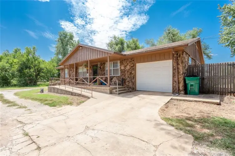 123 SE EMBREE DR, Geary, OK 73040