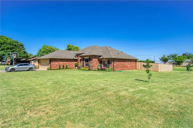 706 S 7TH ST, Canute, OK 73626